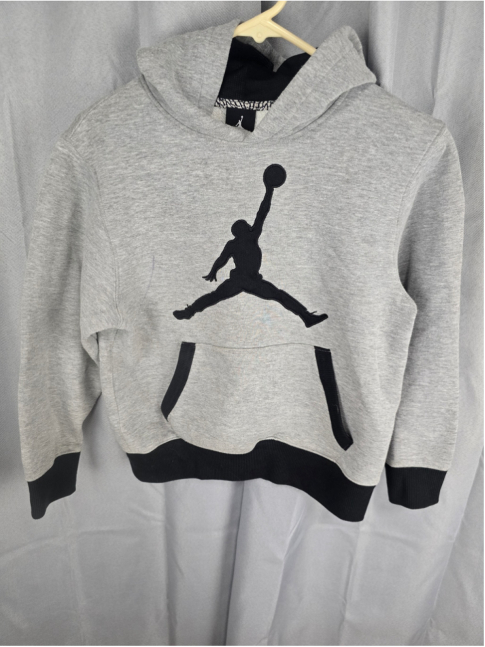 Boys Jordan Grey and Black Pullover Hoodie Size L